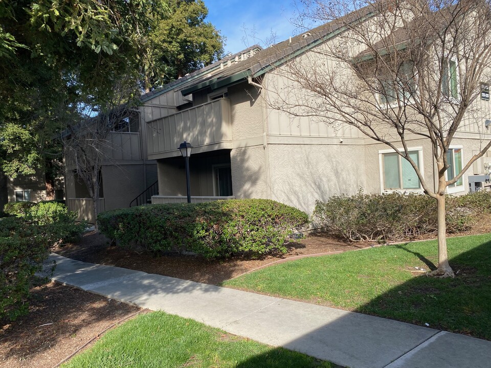 1281 Lakeview Cir, Unit 1281 Lakeview Circle.Pitt in Pittsburg, CA - Foto de edificio
