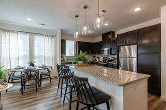 2201 Creekview in Waco, TX - Foto de edificio - Interior Photo