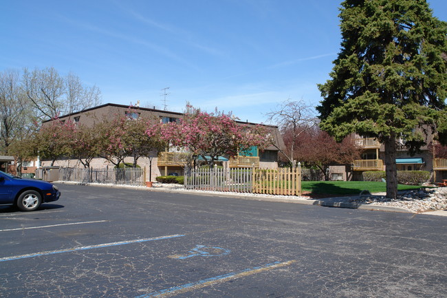 Kimberly Square Apartments in Lansing, MI - Foto de edificio - Building Photo