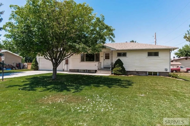 property at 2660 Central Ave