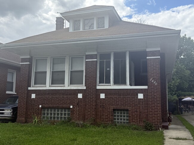 property at 7636 S Yates Blvd