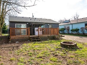 3033 N Halleck St in Portland, OR - Building Photo - Building Photo