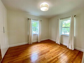 5450 SW 76th St in Miami, FL - Building Photo - Building Photo