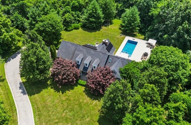 property at 233 Forest Ct