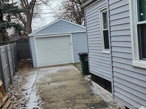 1753 E Milton Ave, Unit 2nd Floor in Hazel Park, MI - Building Photo - Building Photo