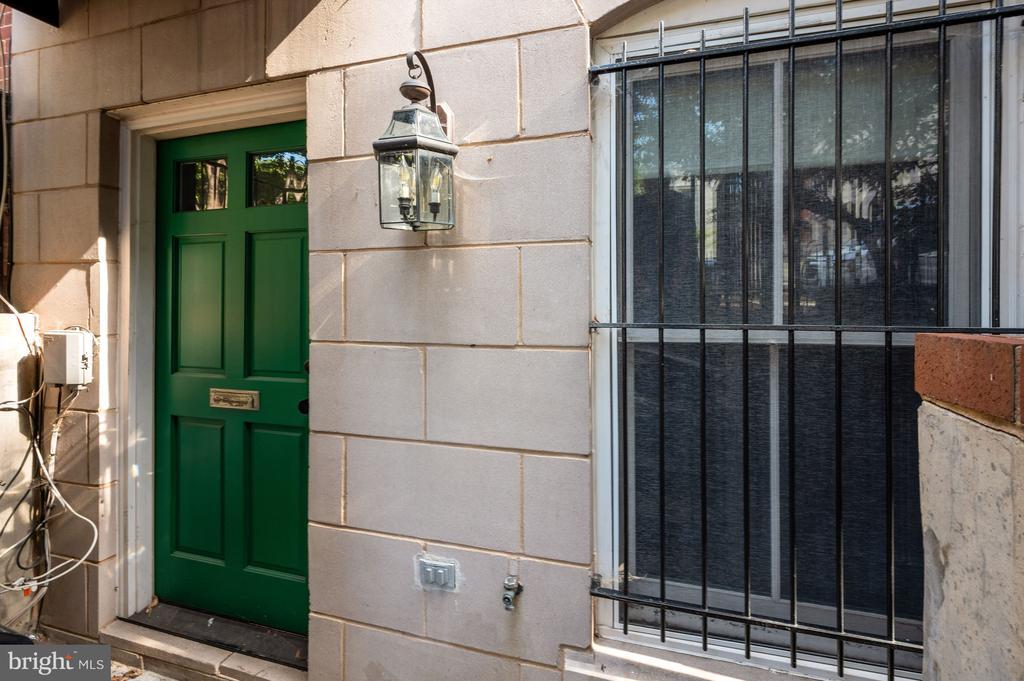 648 C St NE in Washington, DC - Building Photo