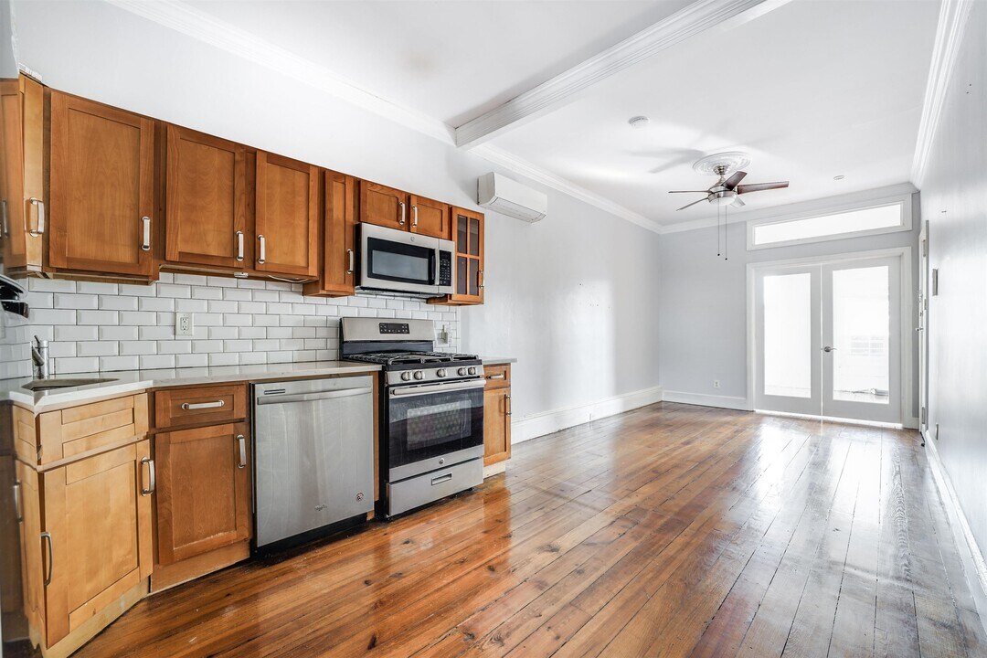 155a Sherman Ave in Jersey City, NJ - Building Photo
