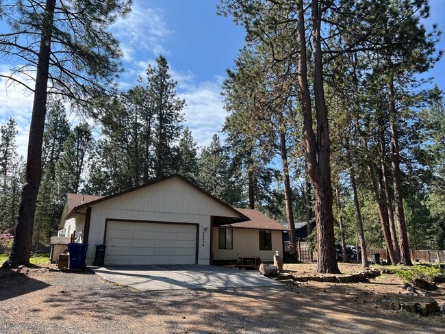 60636 River Bend Dr in Bend, OR - Building Photo - Building Photo