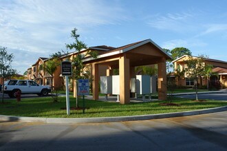 Weatherbee Townhomes in Fort Pierce, FL - Building Photo - Building Photo