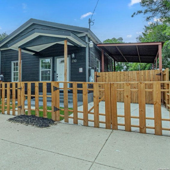 210 N San Jacinto St