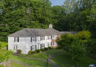 Beech Spring Village in Summit, NJ - Foto de edificio - Building Photo