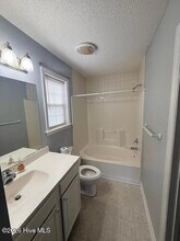 200 Commons Ct in New Bern, NC - Foto de edificio - Building Photo