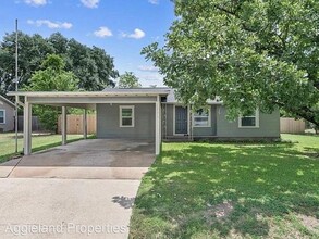 404 Emmett St in Bryan, TX - Foto de edificio - Building Photo