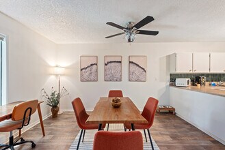 6630 SW Capitol Hwy in Portland, OR - Building Photo - Building Photo