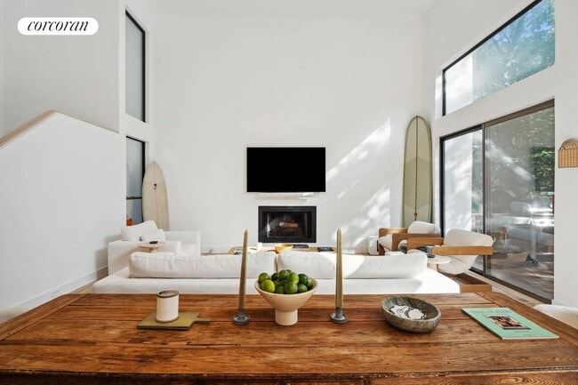 3 N Pass Rd in East Hampton, NY - Building Photo - Building Photo