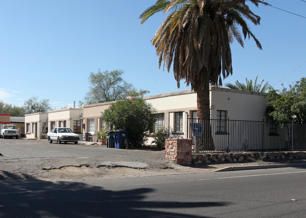 220 E Fort Lowell Rd in Tucson, AZ - Foto de edificio