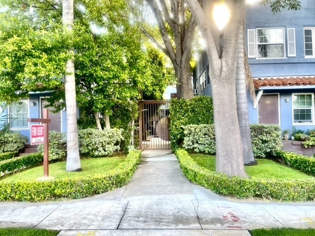 530 N San Vicente Blvd
