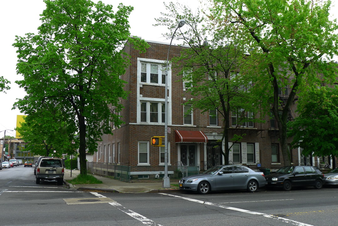 119-18 Hillside Ave in Jamaica, NY - Building Photo