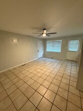 2506 Fritz Ln, Unit 2 private Bathroom in Tallahassee, FL - Building Photo - Building Photo