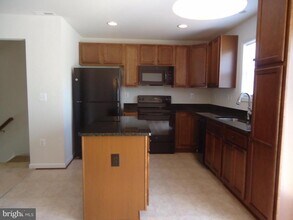 23196 Westwood Ct in Ruther Glen, VA - Building Photo - Building Photo