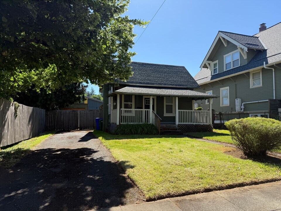5814 NE 16th Ave in Portland, OR - Building Photo