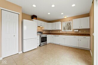 781 Hollowood Ln in Avon, IN - Foto de edificio - Building Photo