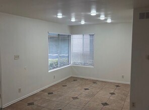 1680 Oro Vista Rd in San Diego, CA - Foto de edificio - Building Photo