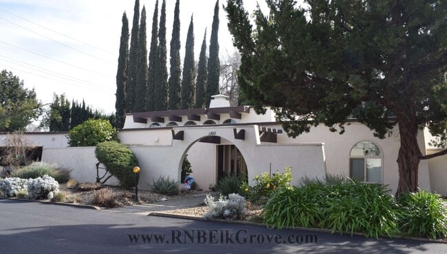 1160 Silver Lake Dr in Sacramento, CA - Building Photo - Building Photo