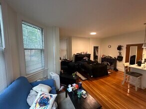 35 Concord Ave, Unit 3 in Cambridge, MA - Building Photo - Building Photo