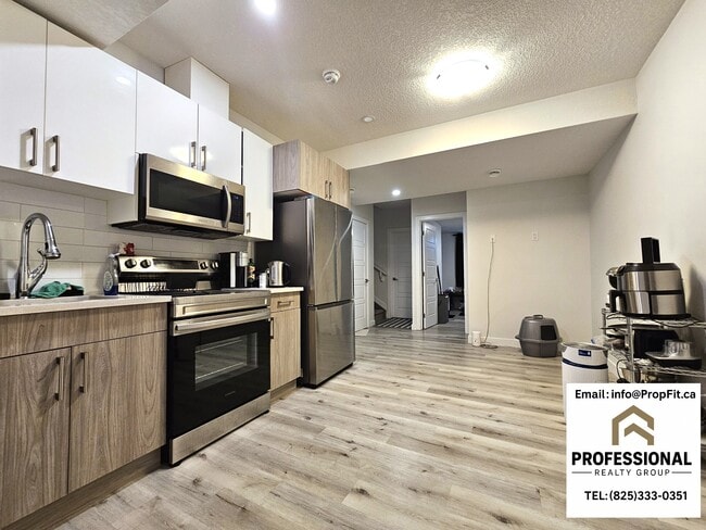 8020 Kiriak Link SW in Edmonton, AB - Building Photo - Building Photo