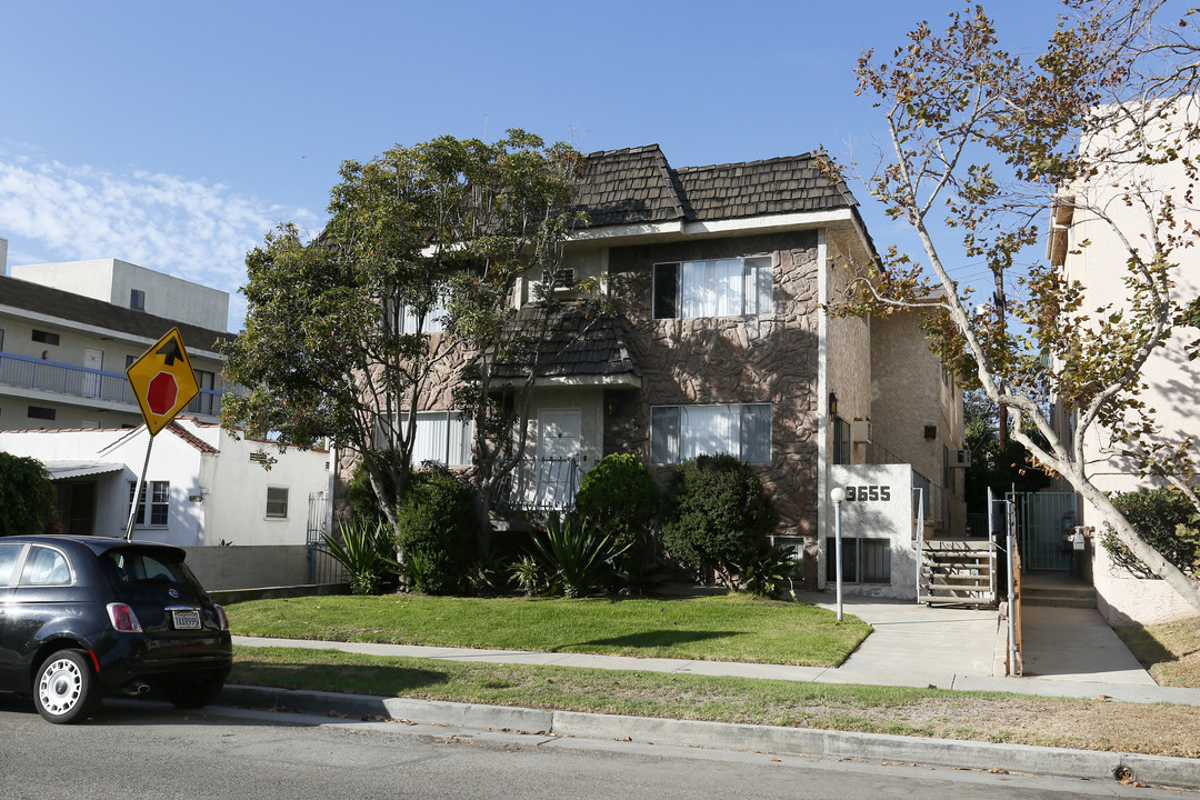 3655 Clarington Ave in Los Angeles, CA - Building Photo