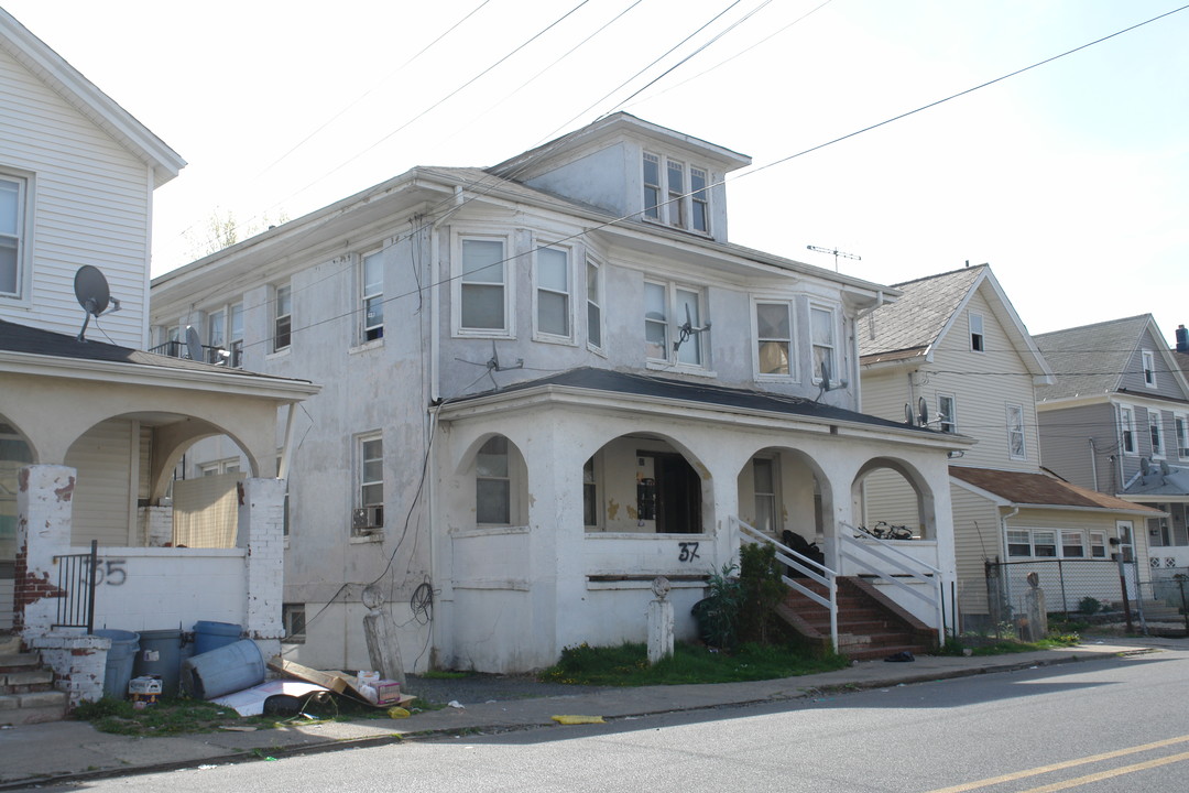 37 2nd Ave in Long Branch, NJ - Building Photo