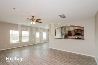 5827 Treasure Cove Rd in Baytown, TX - Building Photo - Building Photo