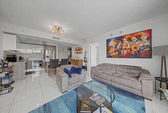 5252 NW 85th Ave in Doral, FL - Foto de edificio - Building Photo