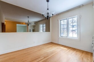 24 Douglas Crescent in Toronto, ON - Building Photo - Building Photo