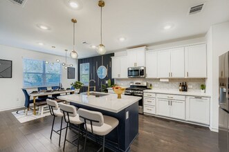 2902 Bronx Dr in Austin, TX - Foto de edificio - Building Photo