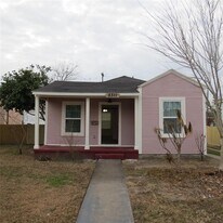 5311 Avenue O in Galveston, TX - Building Photo