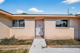 5126 Denoron Dr in Houston, TX - Building Photo - Building Photo