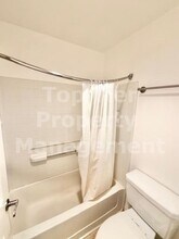 328 Riverview Way in Oceanside, CA - Building Photo - Building Photo