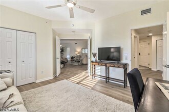 1001 Arbor Lake Dr in Naples, FL - Building Photo - Building Photo