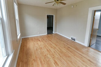 3407 W Pierce St, Unit Upper- pierce in Milwaukee, WI - Foto de edificio - Building Photo