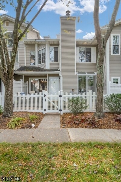 75 Bentley Ct in Bedminster, NJ - Building Photo