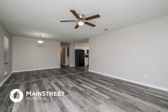 9311 N 12th St, Unit 301 in Tampa, FL - Foto de edificio - Building Photo