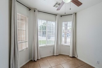 2530 E Camellia Dr in Gilbert, AZ - Building Photo - Building Photo