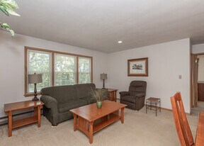 Eastridge Villa in Bettendorf, IA - Building Photo