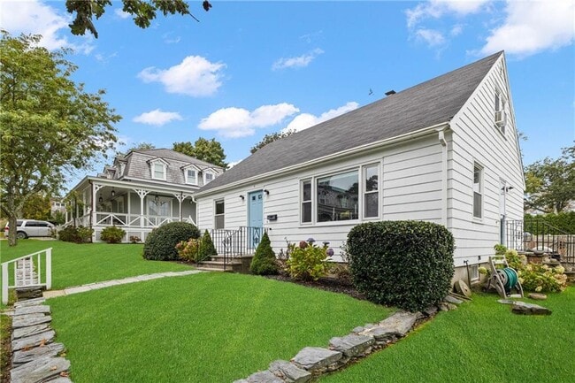 6 Cliff Terrace in Newport, RI - Building Photo - Building Photo