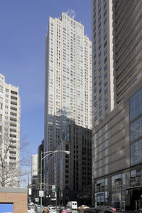 Millennium Centre in Chicago, IL - Foto de edificio - Building Photo