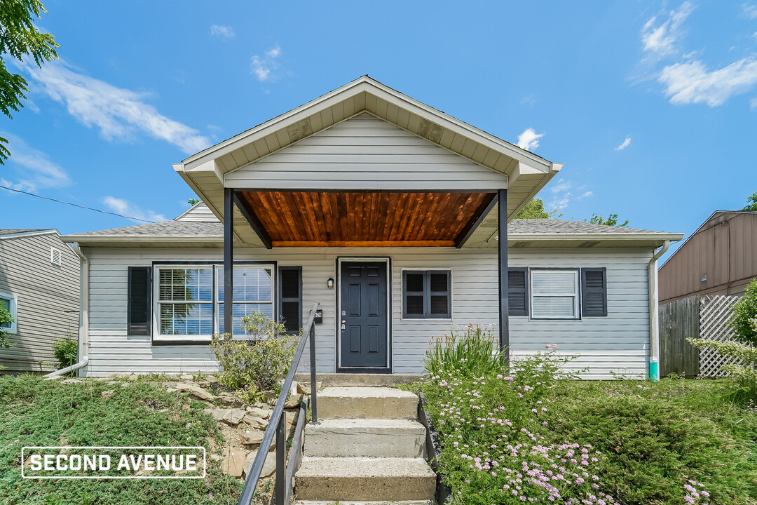 1926 Sloan Ave in Latrobe, PA - Building Photo