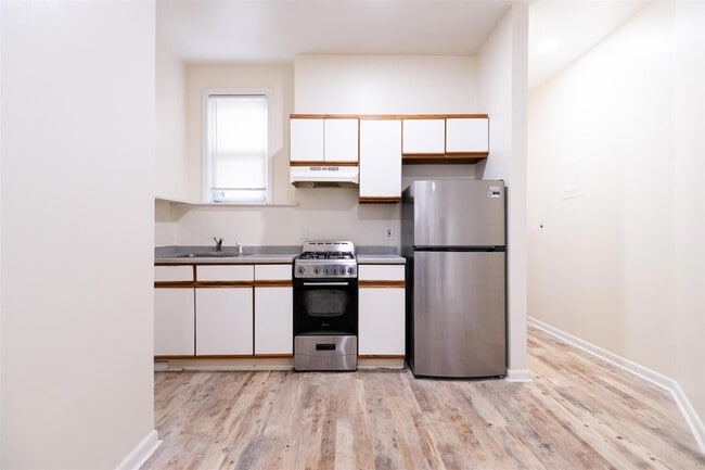 115 Wolfs Ln, Unit 2 in Pelham, NY - Building Photo - Building Photo