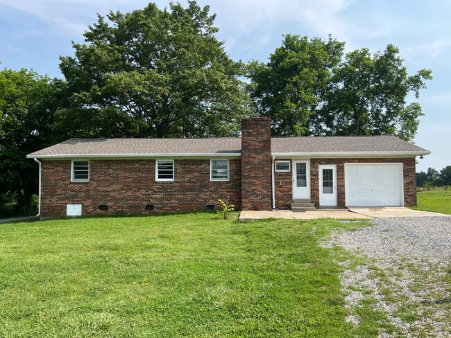 12091 Owens Chapel Rd in Springfield, TN - Building Photo - Building Photo
